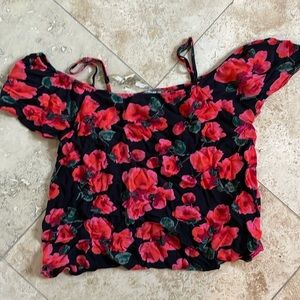 Cute flowy flower top